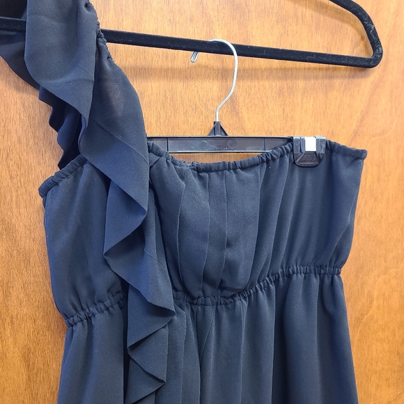 Black one shoulder ruffled Zara dress. Size Medium. - Picture 8 of 8